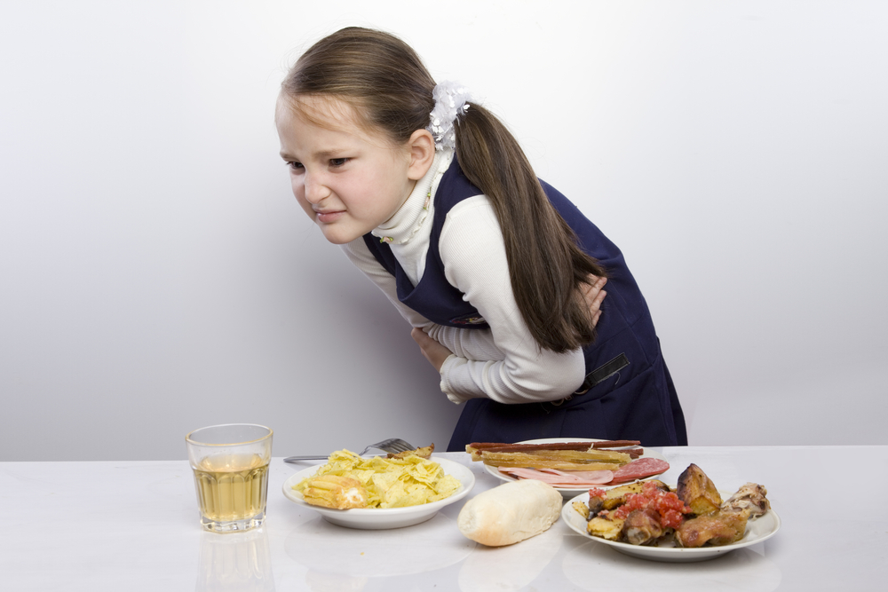 Ребенок плохо есть вечером. Питание детей. Неправильное питание детей. Пищевое отравление у ребенка. Еда для детей.